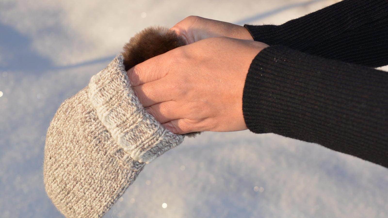 Review: Best Gloves and Mittens for Raynaud’s in 2025